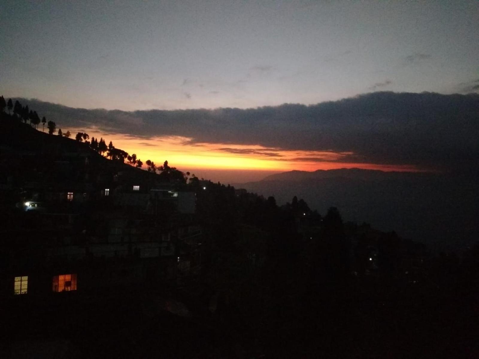 Swabhumi Homestay Kurseong Ngoại thất bức ảnh